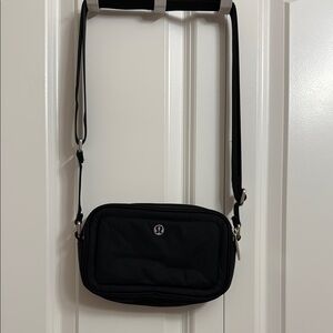Lululemon Crossbody Camera Bag 2L, Black